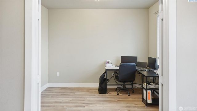 9175 NE Neppel Rd, Moses Lake, WA 98837