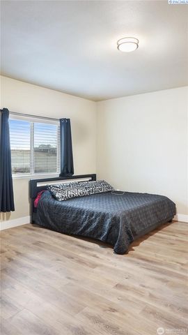 9175 NE Neppel Rd, Moses Lake, WA 98837