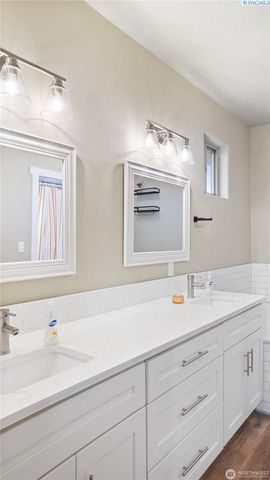 9175 NE Neppel Rd, Moses Lake, WA 98837