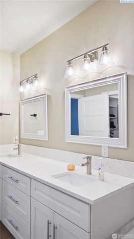 9175 NE Neppel Rd, Moses Lake, WA 98837