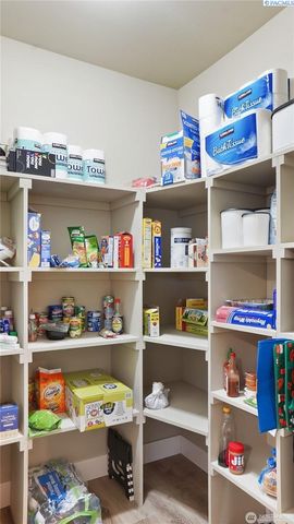 9175 NE Neppel Rd, Moses Lake, WA 98837