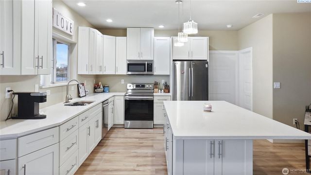 9175 NE Neppel Rd, Moses Lake, WA 98837