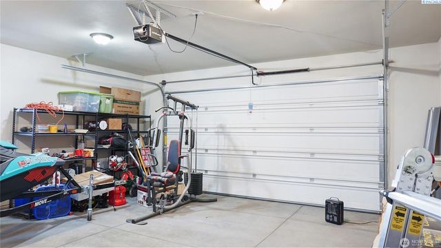 9175 NE Neppel Rd, Moses Lake, WA 98837