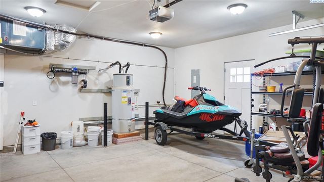 9175 NE Neppel Rd, Moses Lake, WA 98837