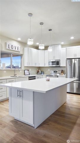 9175 NE Neppel Rd, Moses Lake, WA 98837