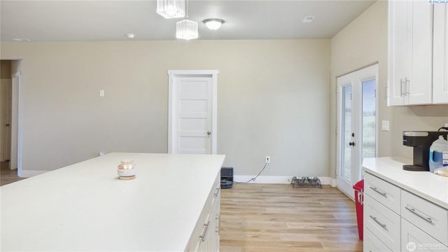 9175 NE Neppel Rd, Moses Lake, WA 98837