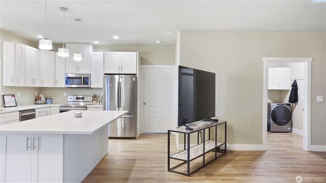 9175 NE Neppel Rd, Moses Lake, WA 98837