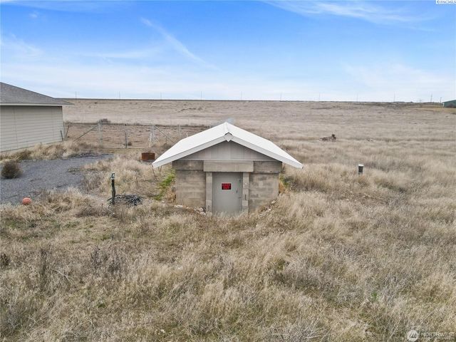 9175 NE Neppel Rd, Moses Lake, WA 98837