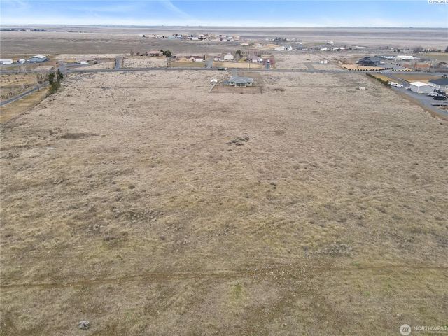 9175 NE Neppel Rd, Moses Lake, WA 98837