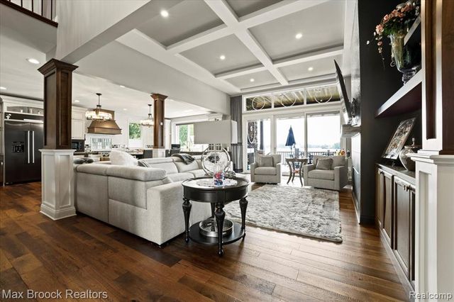 8184 Woodland Shore Drive, Brighton, MI 48114