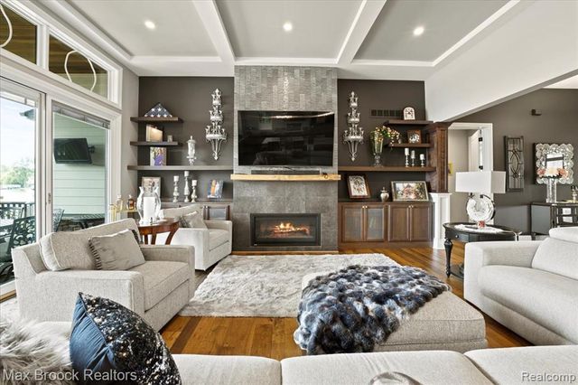 8184 Woodland Shore Drive, Brighton, MI 48114