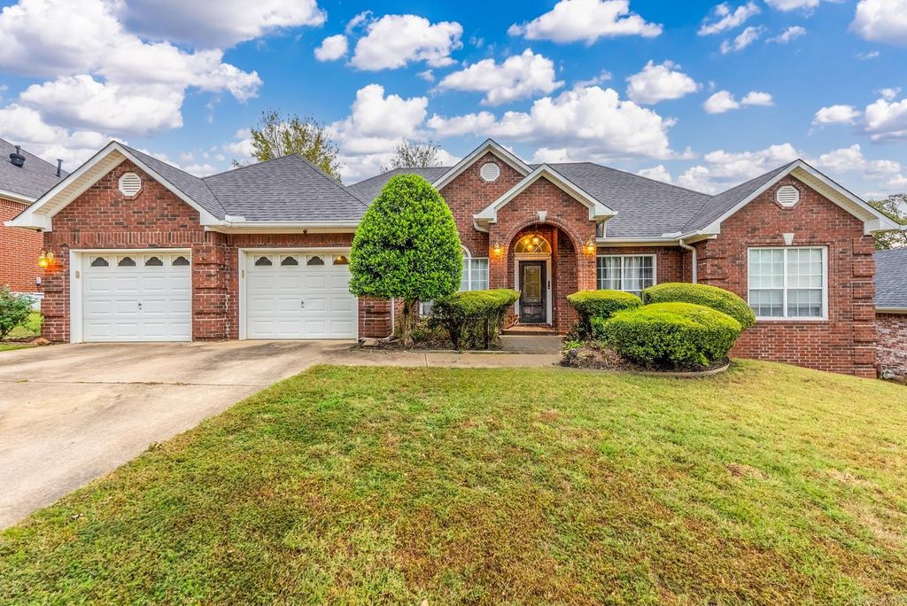 4 Greeson Cv, Maumelle, AR 72113