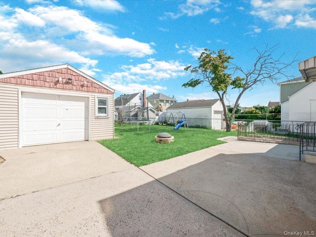 77 LITCHFIELD Avenue, Elmont, NY 11003