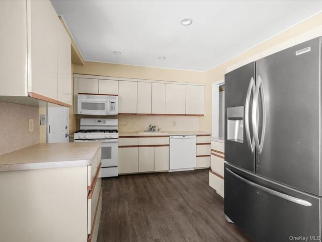 77 LITCHFIELD Avenue, Elmont, NY 11003