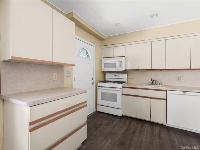 77 LITCHFIELD Avenue, Elmont, NY 11003