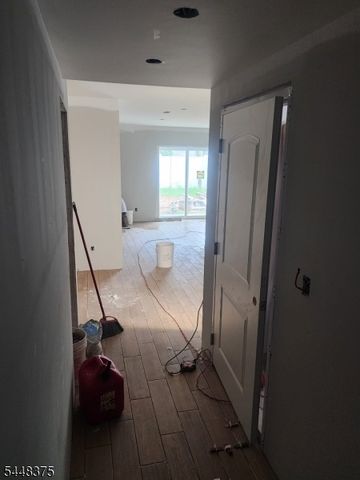 48 Willoughby St, Newark City, NJ 07112
