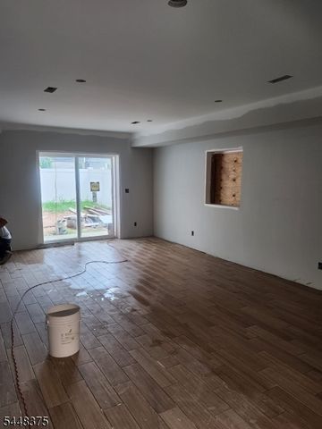 48 Willoughby St, Newark City, NJ 07112