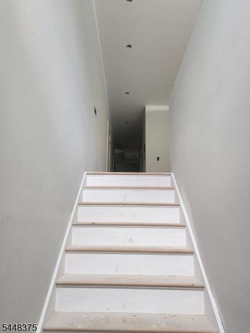 48 Willoughby St, Newark City, NJ 07112