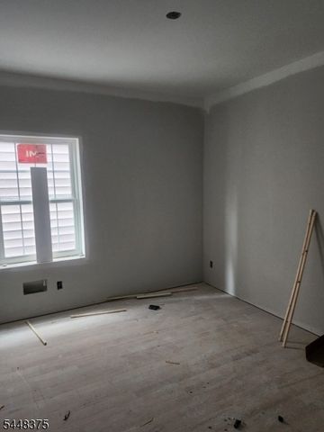 48 Willoughby St, Newark City, NJ 07112