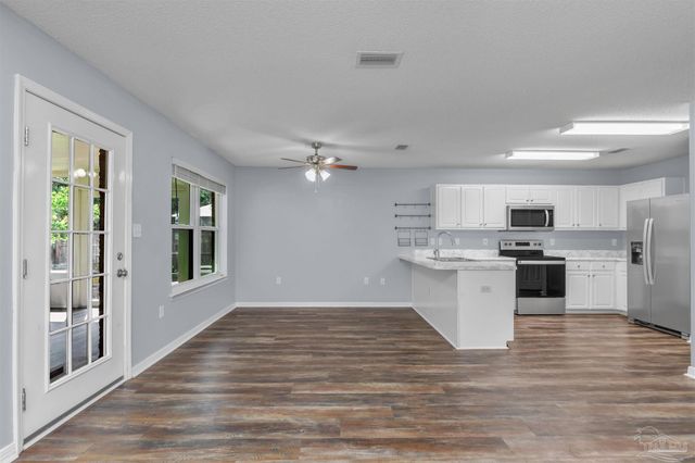 8574 Wilburn Cv, Navarre, FL 32566