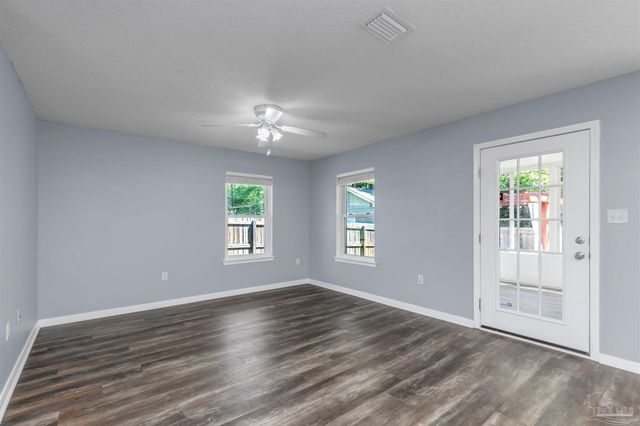 8574 Wilburn Cv, Navarre, FL 32566