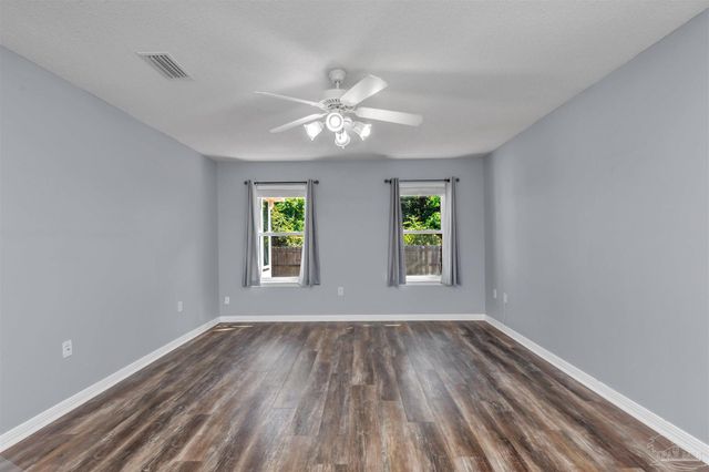 8574 Wilburn Cv, Navarre, FL 32566