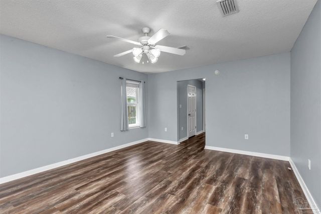 8574 Wilburn Cv, Navarre, FL 32566
