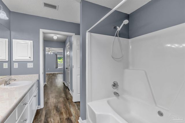 8574 Wilburn Cv, Navarre, FL 32566