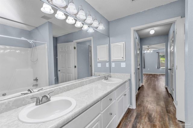 8574 Wilburn Cv, Navarre, FL 32566