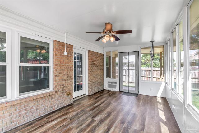 8574 Wilburn Cv, Navarre, FL 32566