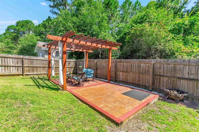 8574 Wilburn Cv, Navarre, FL 32566