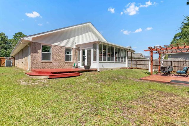 8574 Wilburn Cv, Navarre, FL 32566