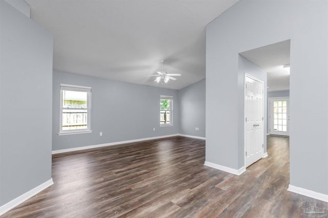 8574 Wilburn Cv, Navarre, FL 32566