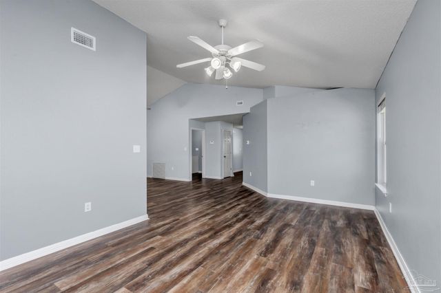 8574 Wilburn Cv, Navarre, FL 32566