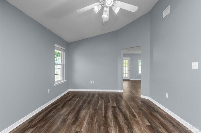 8574 Wilburn Cv, Navarre, FL 32566