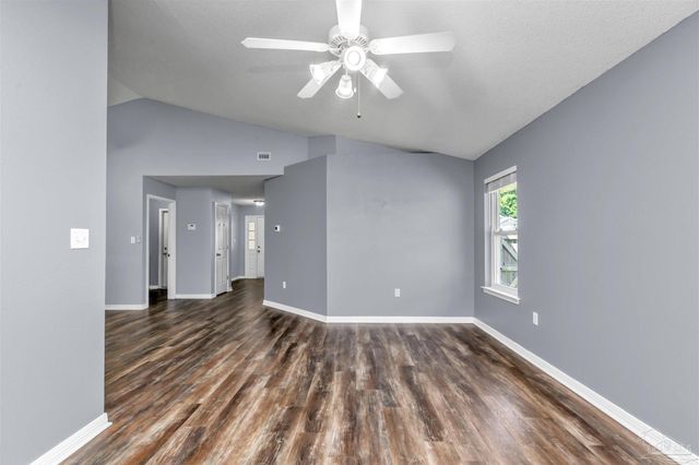 8574 Wilburn Cv, Navarre, FL 32566