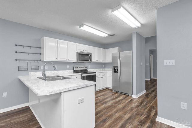 8574 Wilburn Cv, Navarre, FL 32566