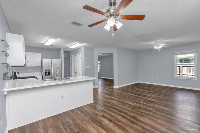 8574 Wilburn Cv, Navarre, FL 32566
