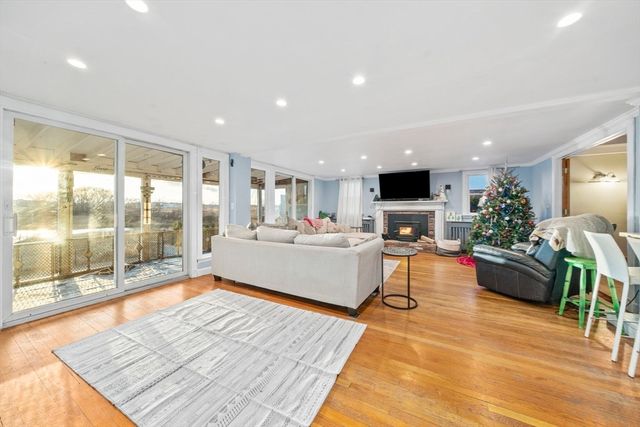 96 Utica St, Quincy, MA 02169