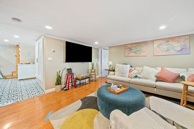 96 Utica St, Quincy, MA 02169