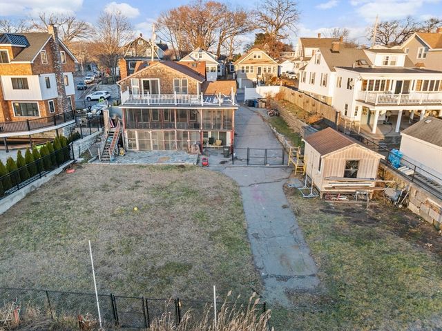 96 Utica St, Quincy, MA 02169