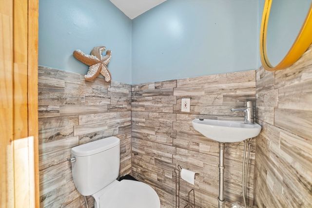 96 Utica St, Quincy, MA 02169