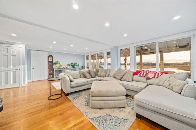 96 Utica St, Quincy, MA 02169