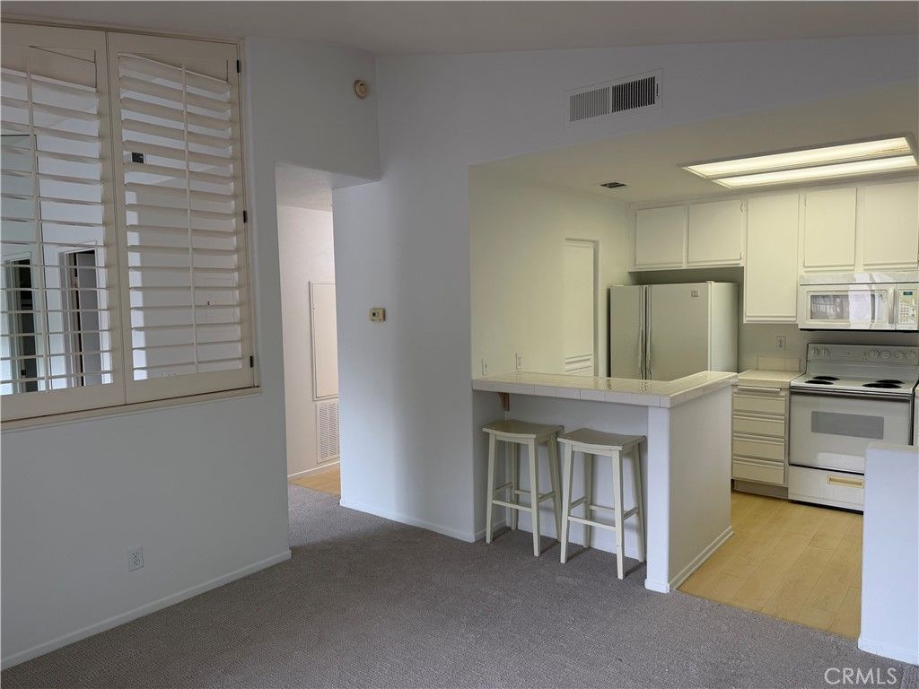2960 Champion 2605, Tustin, CA 92782 — exterior
