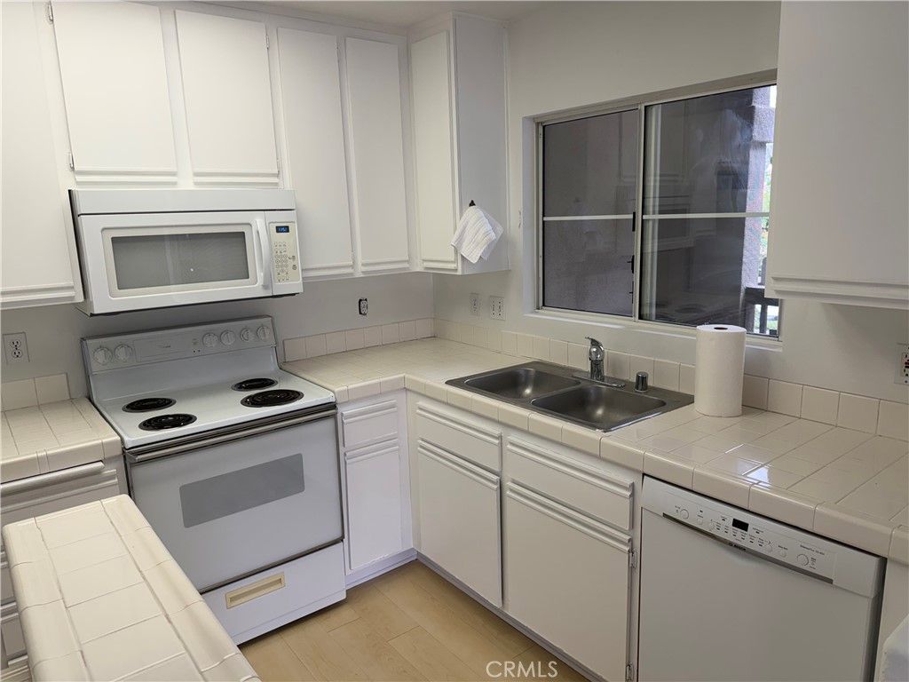 2960 Champion 2605, Tustin, CA 92782 — photo 3