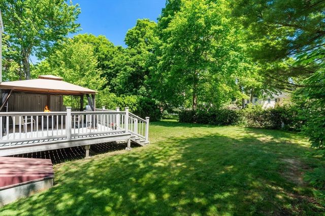 29 Station St, Stoughton, MA 02072