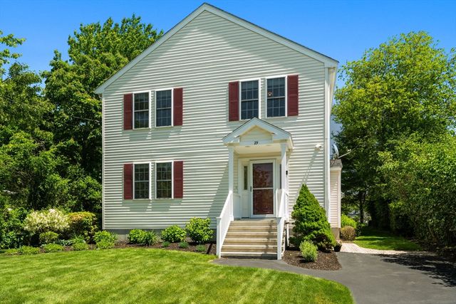 29 Station St, Stoughton, MA 02072