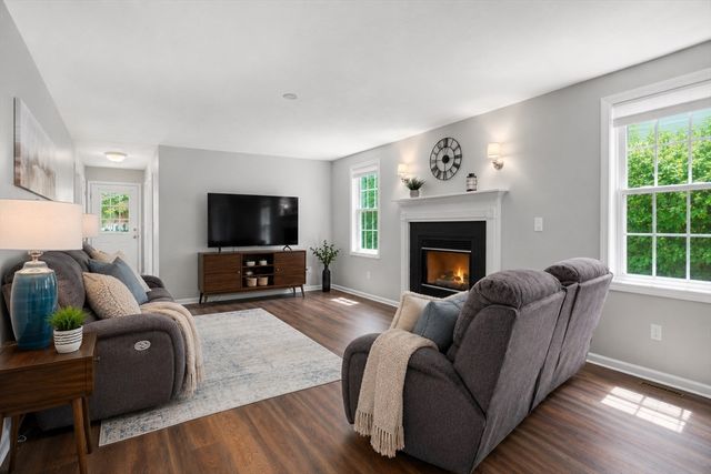 29 Station St, Stoughton, MA 02072