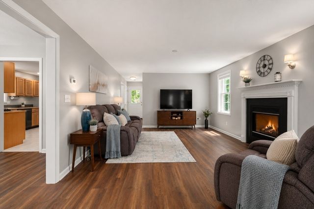 29 Station St, Stoughton, MA 02072