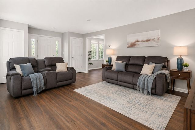 29 Station St, Stoughton, MA 02072